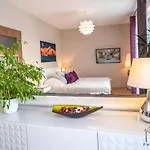 Luxurious, Lovely And Romantic In Apartman *