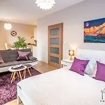 Luxurious, Lovely And Romantic In Apartman