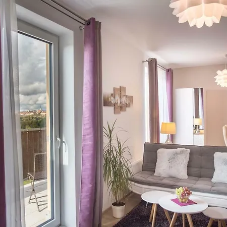 아파트 Luxurious, Lovely And Romantic In 타보르
