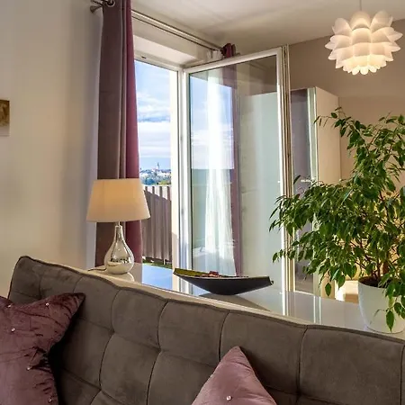Luxurious, Lovely And Romantic In 아파트