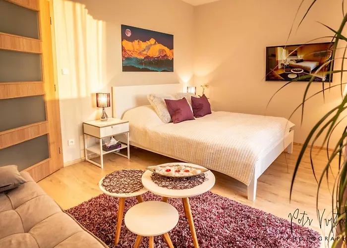 Luxurious, Lovely And Romantic In Apartment *