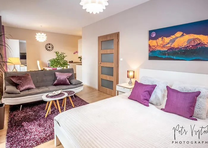 Luxurious, Lovely And Romantic In Apartment