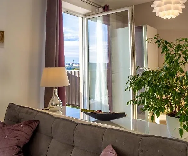 Luxurious, Lovely And Romantic In Apartment