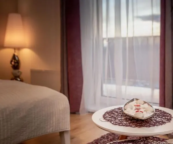 Luxurious, Lovely And Romantic In Apartment *